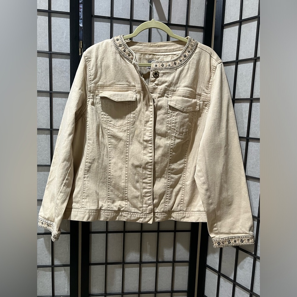 AV/X AVENUE OATMEAL COLOR JEAN EMBELLISHED TRIM JACKET SIZE 22/24